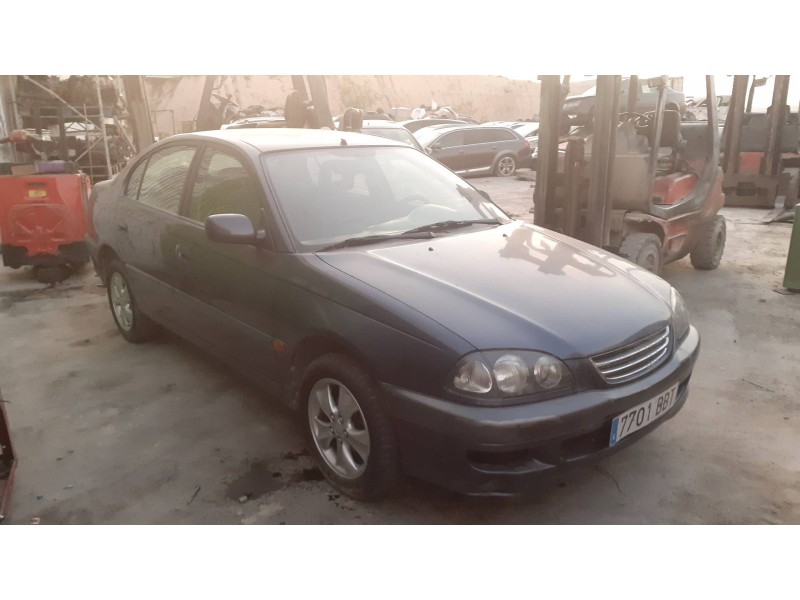 toyota avensis berlina (t 22) del año 2025