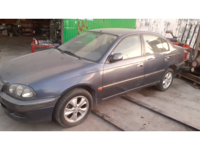 toyota avensis berlina (t 22) del año 2025