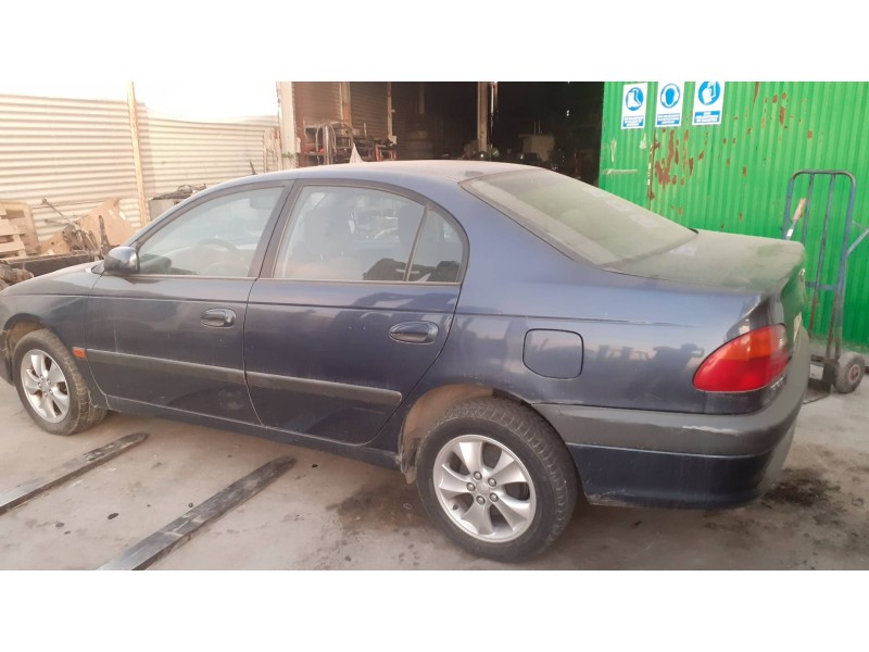 toyota avensis berlina (t 22) del año 2025