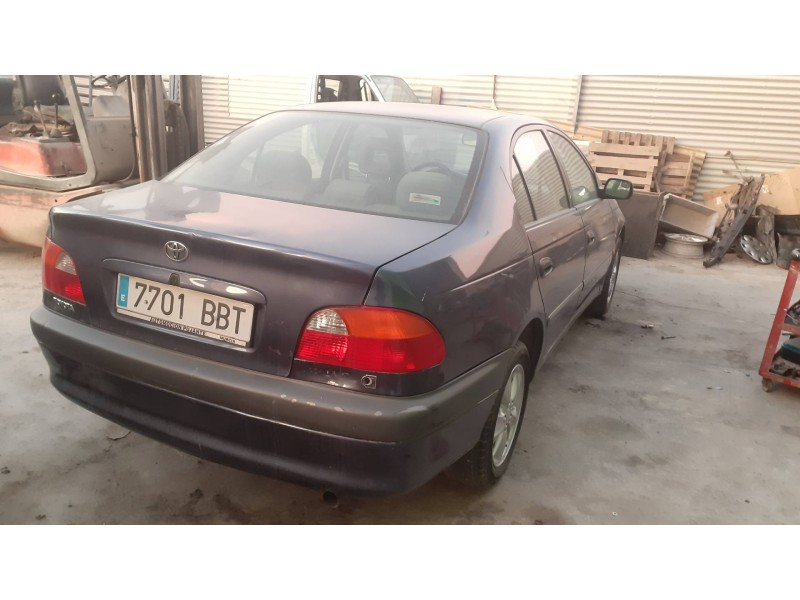 toyota avensis berlina (t 22) del año 2025