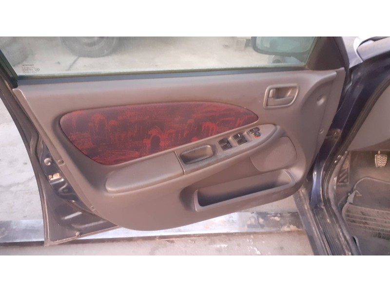 toyota avensis berlina (t 22) del año 2025