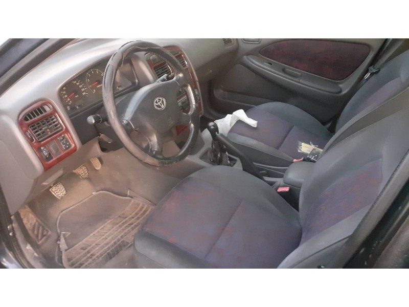 toyota avensis berlina (t 22) del año 2025