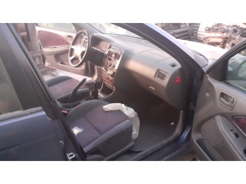 toyota avensis berlina (t 22) del año 2025