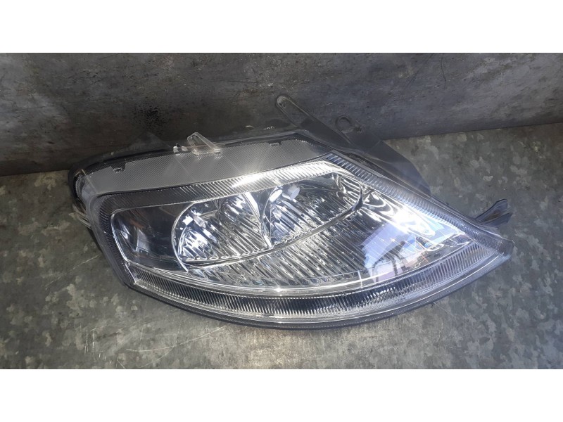 Recambio de faro derecho para citroen c3 referencia OEM IAM 085521117R  
