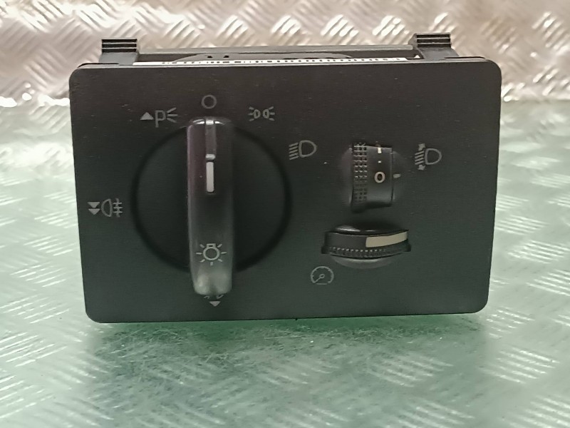 Recambio de mando luces para ford focus berlina (cap) referencia OEM IAM 4M5T13A024AA  CONECTOR 16 PINES