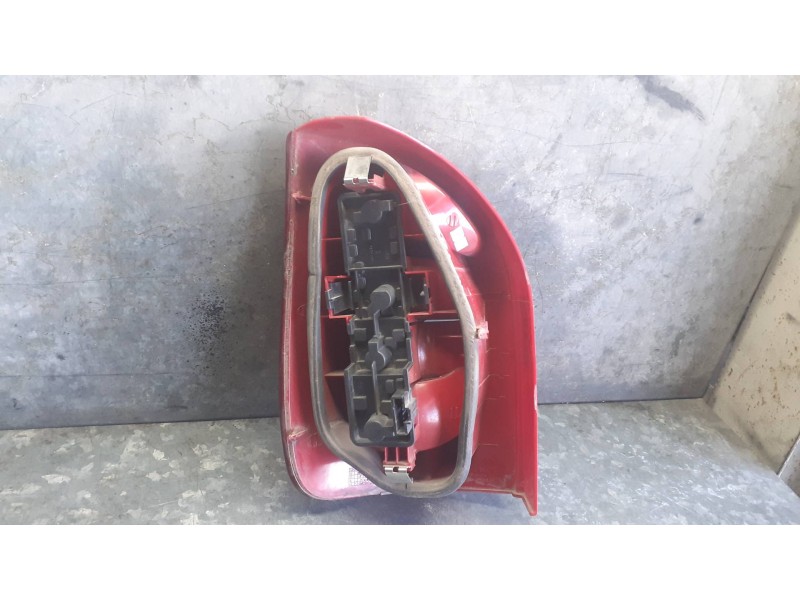 Recambio de piloto trasero derecho para citroen xsara picasso referencia OEM IAM 085521913RR  