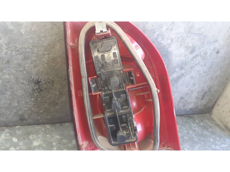 Recambio de piloto trasero derecho para citroen xsara picasso referencia OEM IAM 085521913RR  