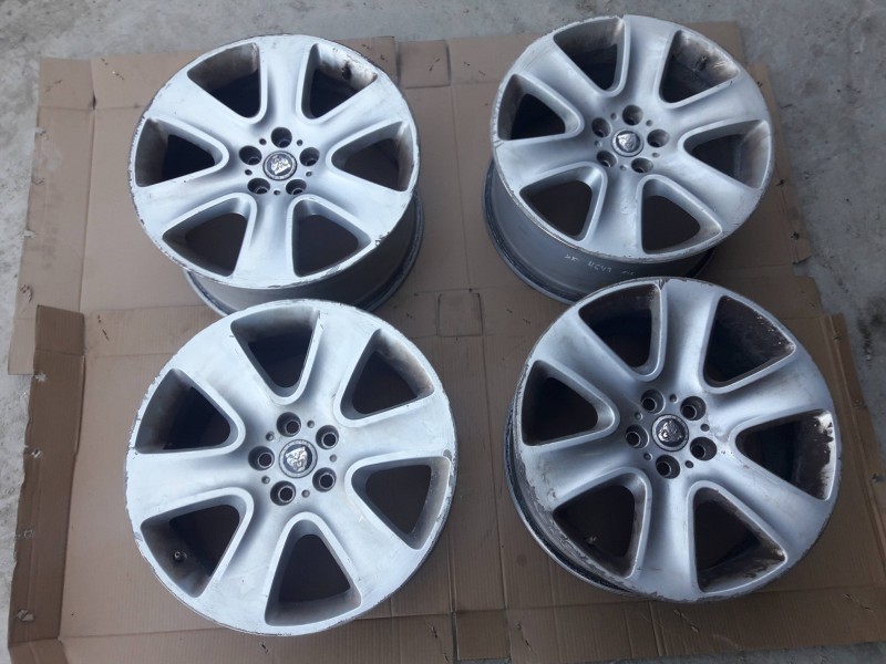 Recambio de juego llantas para jaguar xf referencia OEM IAM 8X231007BA 8.5JX18CH2 ET49 5T