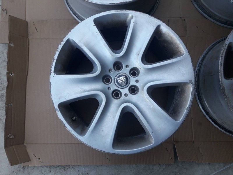 Recambio de juego llantas para jaguar xf referencia OEM IAM 8X231007BA 8.5JX18CH2 ET49 5T