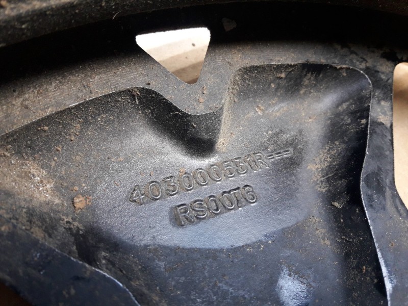 Recambio de juego llantas para dacia duster ii referencia OEM IAM 403000531R 6.5JX17CH RS0076