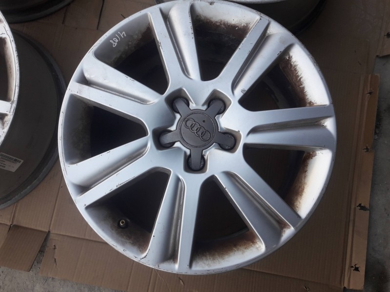 Recambio de juego llantas para audi a4 ber. (b8) básico referencia OEM IAM 8K0601025B 7,5JX17H2 ET46 5TORNILLOS