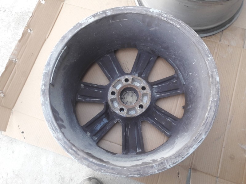 Recambio de juego llantas para audi a4 ber. (b8) básico referencia OEM IAM 8K0601025B 7,5JX17H2 ET46 5TORNILLOS