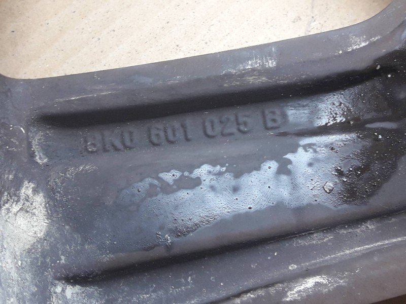 Recambio de juego llantas para audi a4 ber. (b8) básico referencia OEM IAM 8K0601025B 7,5JX17H2 ET46 5TORNILLOS