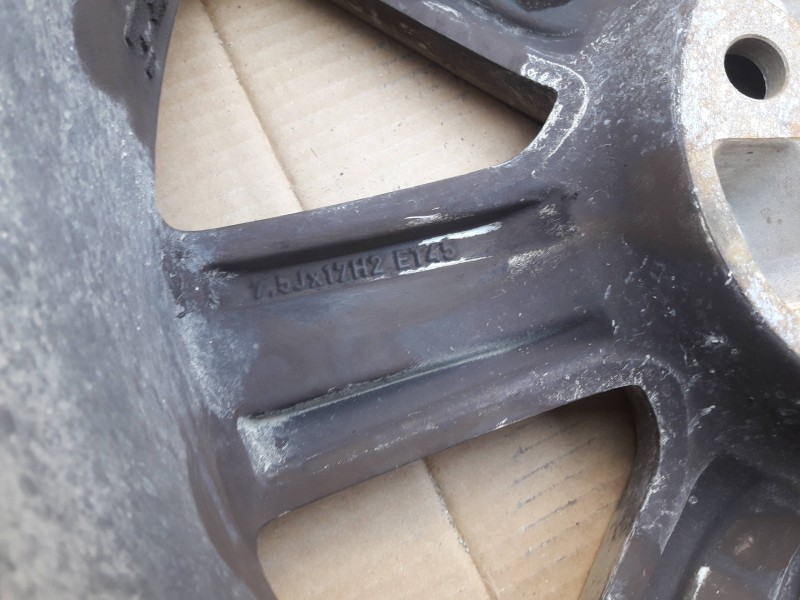 Recambio de juego llantas para audi a4 ber. (b8) básico referencia OEM IAM 8K0601025B 7,5JX17H2 ET46 5TORNILLOS