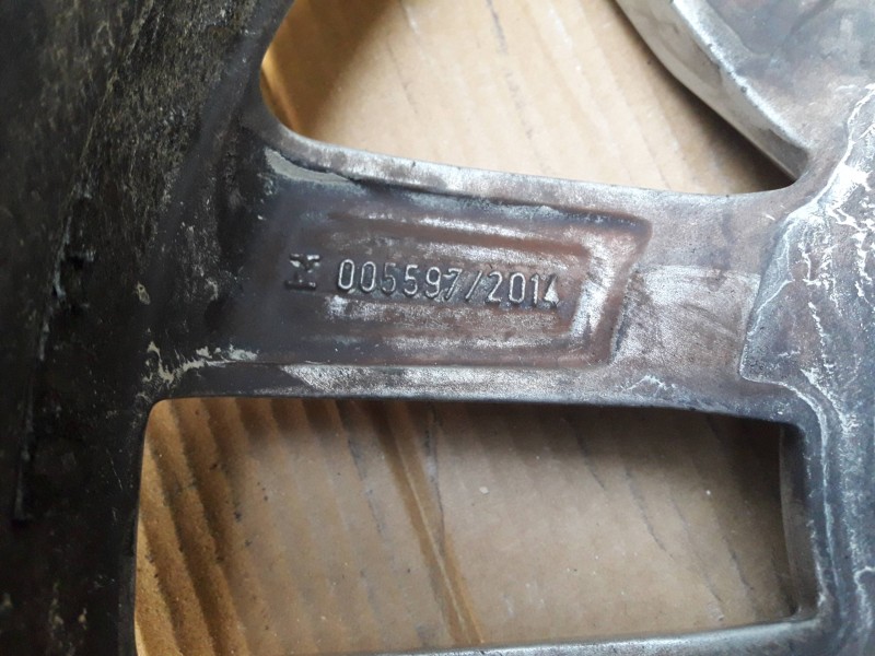 Recambio de llanta para volkswagen touran (5t1) referencia OEM IAM 5TA601025 6,5JX16H2 ET48 5TORNILLOS