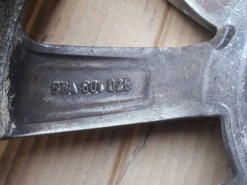 Recambio de llanta para volkswagen touran (5t1) referencia OEM IAM 5TA601025 6,5JX16H2 ET48 5TORNILLOS