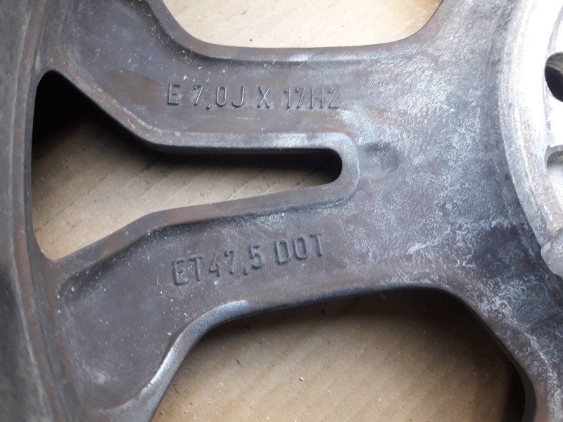 Recambio de llanta para ford fiesta (ce1) referencia OEM IAM H1BJ1007D1A E7,0JX17H2 ET47,5 4TORNILLOS