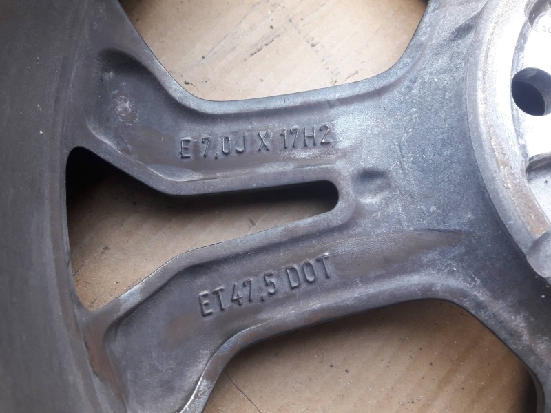 Recambio de llanta para ford fiesta (ce1) referencia OEM IAM H1BJ1007D1A E7,0JX17H2 ET47,5 4TORNILLOS