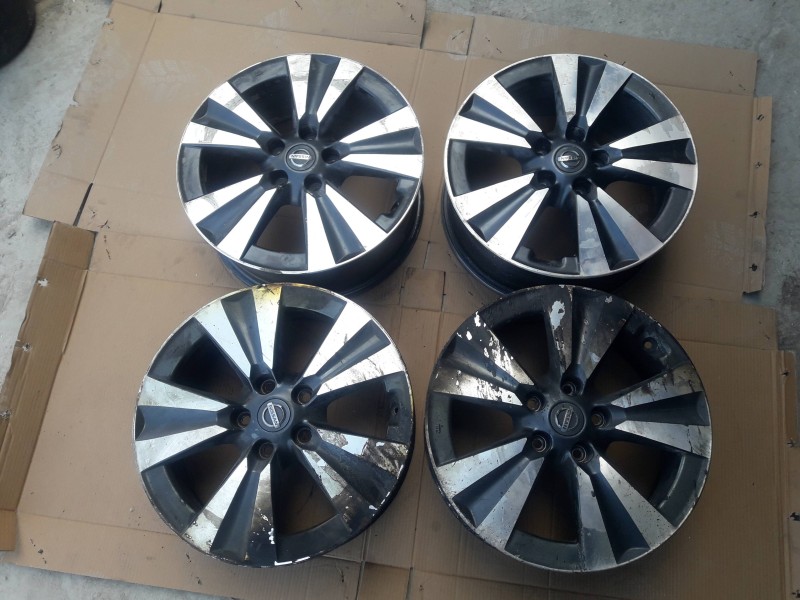 Recambio de juego llantas para nissan pulsar (c13) referencia OEM IAM N507016 17X61/2J45 5TORNILLOS