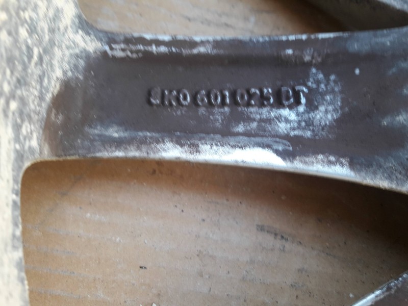 Recambio de llanta para audi a4 berlina (8w2) referencia OEM IAM 8K0601025BT 8,0JX18H2 ET47 5TORNILLOS