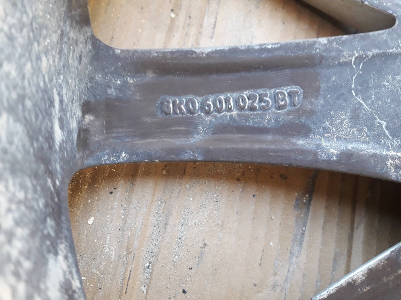 Recambio de llanta para audi a4 berlina (8w2) referencia OEM IAM 8K0601025BT 8,0JX18H2 ET47 5TORNILLOS