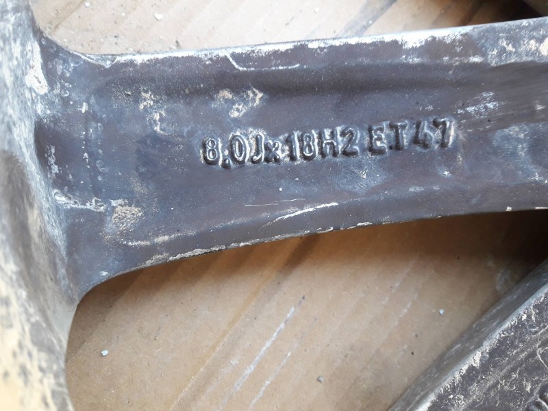 Recambio de llanta para audi a4 berlina (8w2) referencia OEM IAM 8K0601025BT 8,0JX18H2 ET47 5TORNILLOS