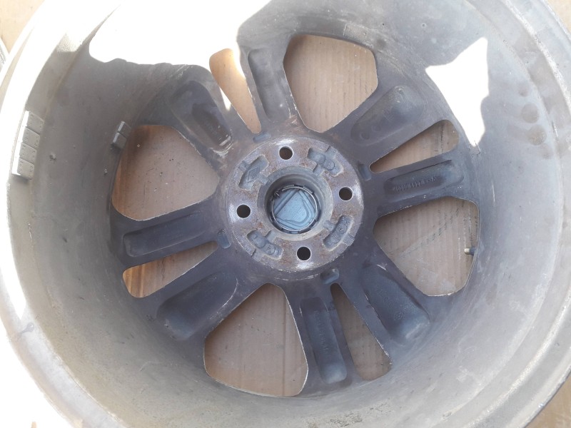 Recambio de juego llantas para dacia lodgy referencia OEM IAM 403006527RA 6JX16 4H240 4TORNILLOS