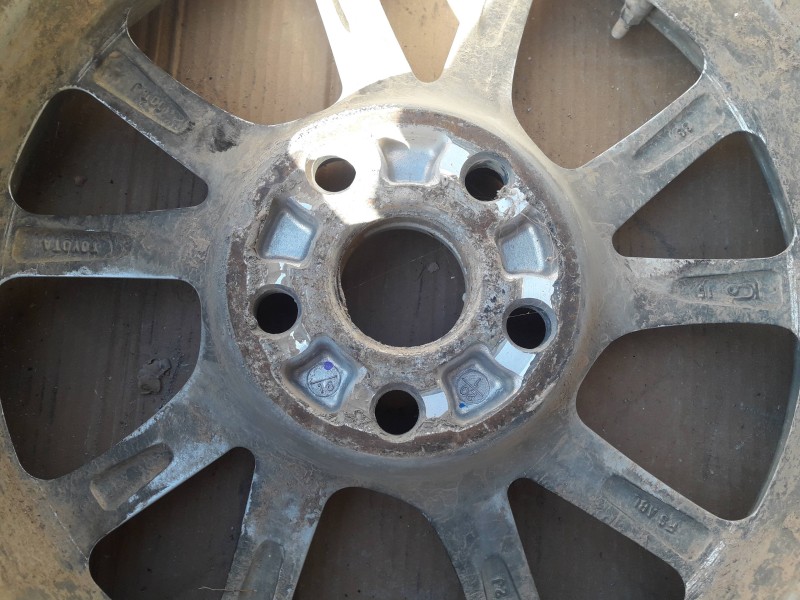 Recambio de llanta para toyota prius+ referencia OEM IAM FSABL 16X6 1/2J 5TORNILLOS