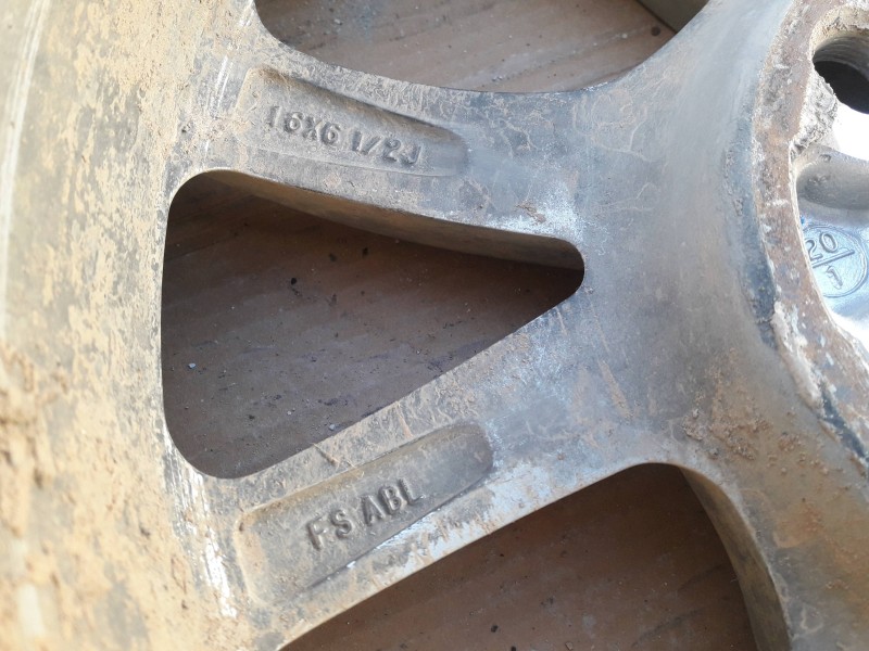 Recambio de llanta para toyota prius+ referencia OEM IAM FSABL 16X6 1/2J 5TORNILLOS