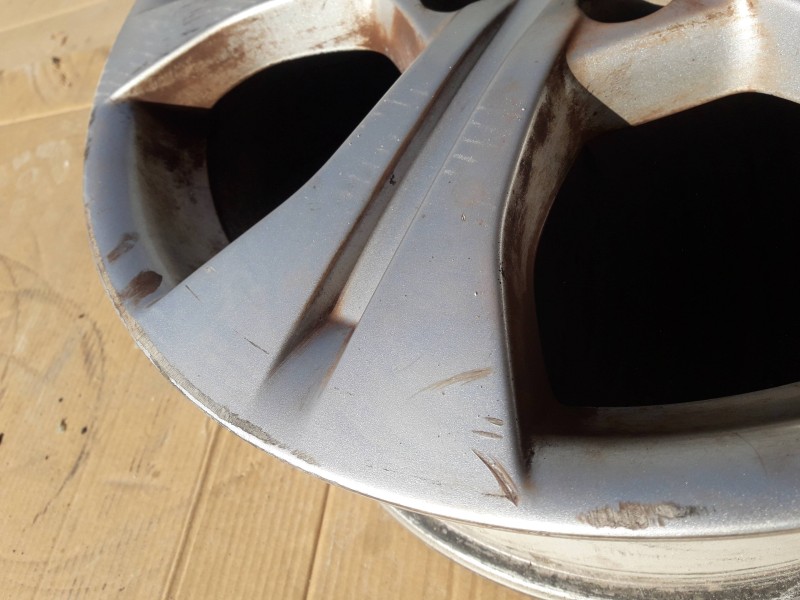 Recambio de llanta para renault megane iii coupe referencia OEM IAM 403000051RC 7J17 5CH49 5TORNILLOS