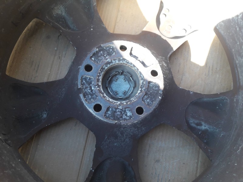 Recambio de llanta para renault megane iii coupe referencia OEM IAM 403000051RC 7J17 5CH49 5TORNILLOS