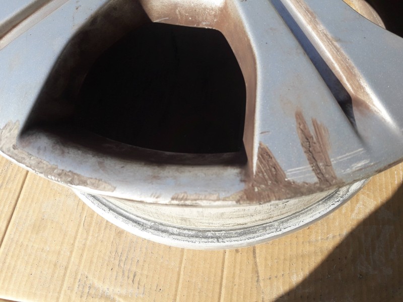 Recambio de llanta para renault megane iii coupe referencia OEM IAM 403000051RC 7J17 5CH49 5TORNILLOS