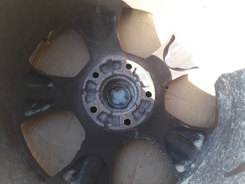 Recambio de llanta para renault megane iii coupe referencia OEM IAM 403000051RC 7J17 5CH49 5TORNILLOS