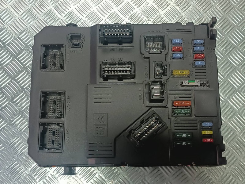 Recambio de caja reles / fusibles para peugeot 206 berlina referencia OEM IAM 9653667680 BSIE0200 S118085220E