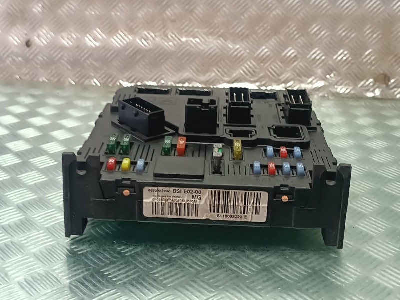 Recambio de caja reles / fusibles para peugeot 206 berlina referencia OEM IAM 9653667680 BSIE0200 S118085220E