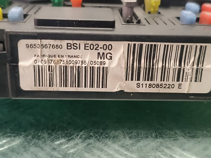 Recambio de caja reles / fusibles para peugeot 206 berlina referencia OEM IAM 9653667680 BSIE0200 S118085220E