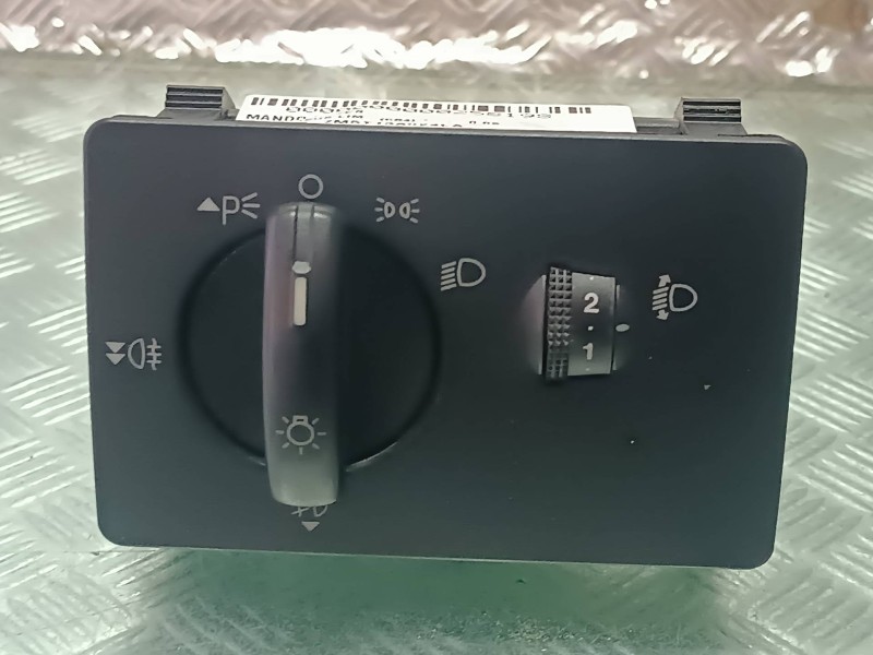 Recambio de mando luces para ford focus lim. (cb4) referencia OEM IAM 7M5T13A024LA  CONECTOR 8 PINES