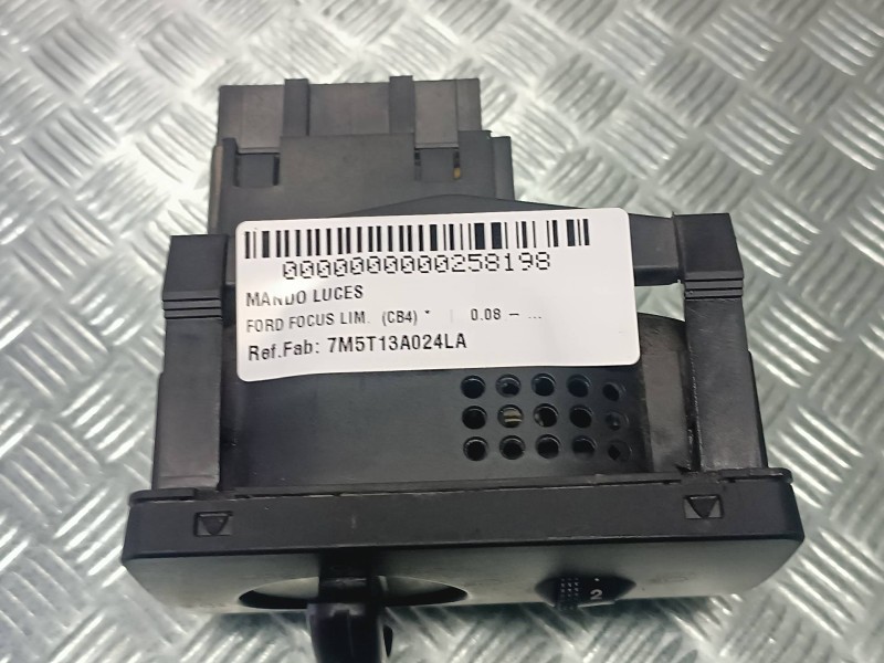 Recambio de mando luces para ford focus lim. (cb4) referencia OEM IAM 7M5T13A024LA  CONECTOR 8 PINES