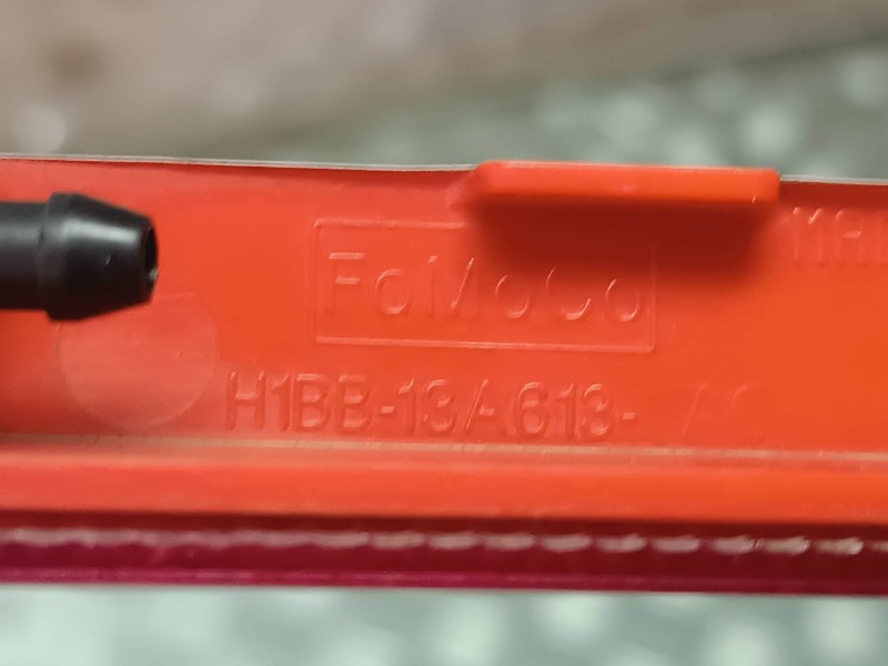 Recambio de luz central de freno para ford fiesta (ce1) referencia OEM IAM H1BB13A613AC  CONECTOR 2 PINES