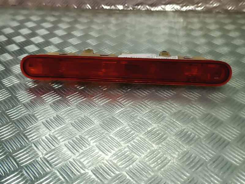 Recambio de luz central de freno para peugeot 207 referencia OEM IAM 9649986880  CONECTOR 2 PINES