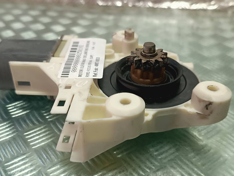 Recambio de motor elevalunas delantero derecho para ford focus berlina (cap) referencia OEM IAM 4M5T14553  