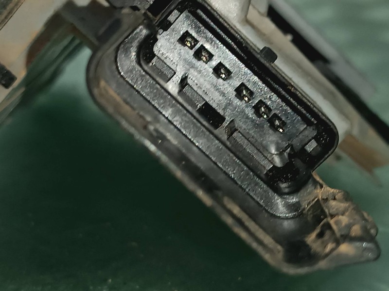 Recambio de cerradura puerta trasera izquierda para peugeot 3008 referencia OEM IAM 724539 NEGRO CONECTOR 6 PINES