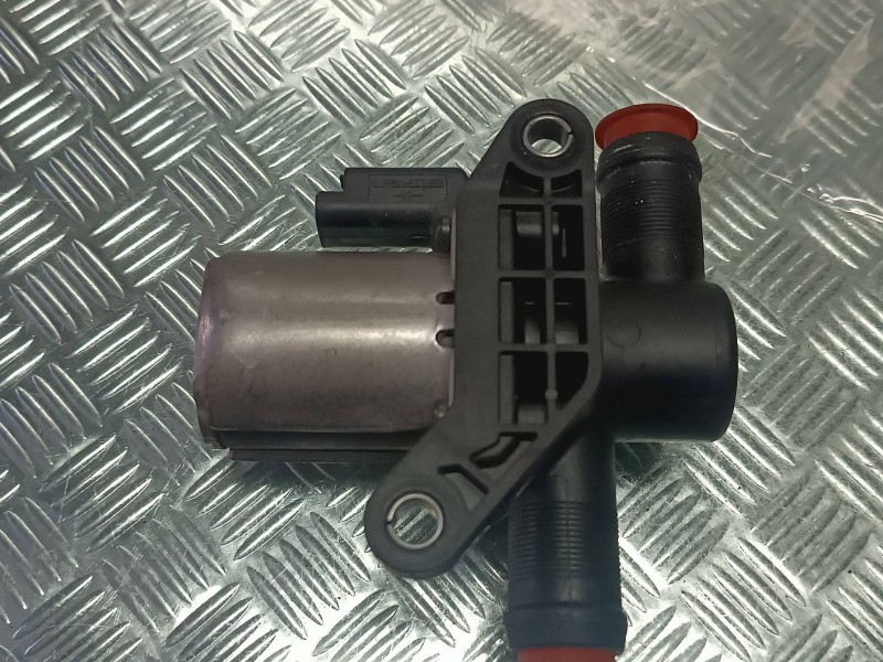 Recambio de bomba agua para dacia duster ii referencia OEM IAM 212309316R  CONECTOR 2 PINES