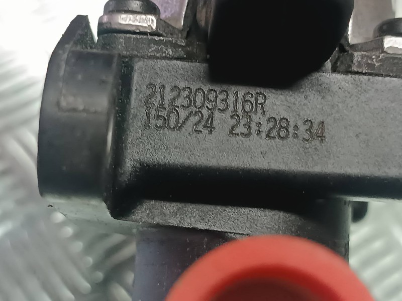 Recambio de bomba agua para dacia duster ii referencia OEM IAM 212309316R  CONECTOR 2 PINES