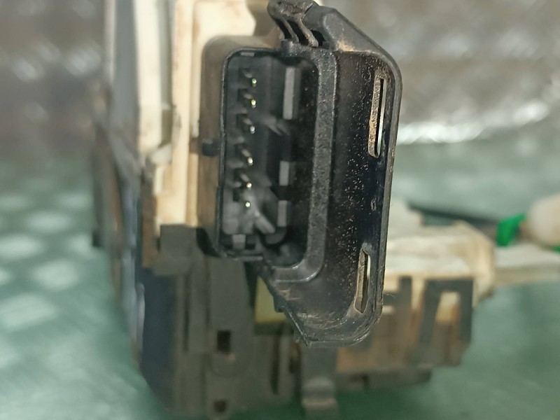 Recambio de cerradura puerta delantera izquierda para peugeot 3008 referencia OEM IAM 825158 NEGRO CONECTOR 6 PINES