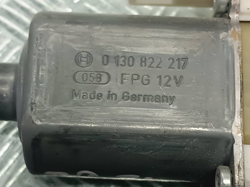 Recambio de motor elevalunas delantero izquierdo para ford focus lim. (cb4) referencia OEM IAM 4M5T14A389 995208101 0130822217