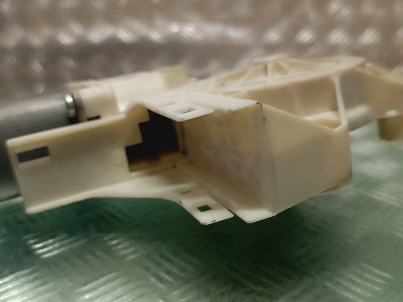 Recambio de motor elevalunas delantero izquierdo para ford focus lim. (cb4) referencia OEM IAM 4M5T14A389 995208101 0130822217