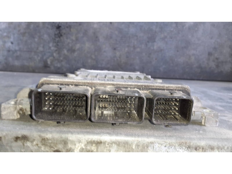 Recambio de centralita motor uce para renault scenic ii referencia OEM IAM 8200565863 S122326109A SIEMENS