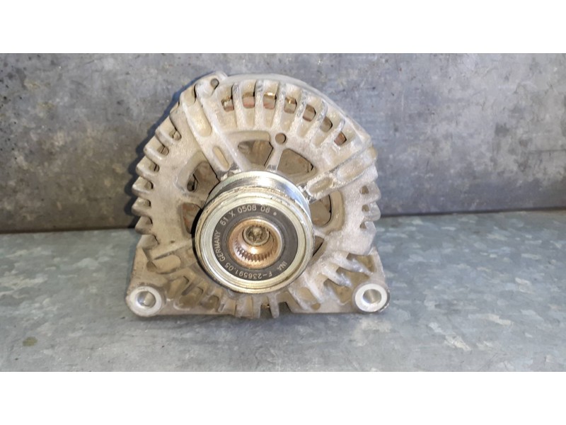 Recambio de alternador para peugeot 207 referencia OEM IAM 9646321780 TG15C118 VALEO