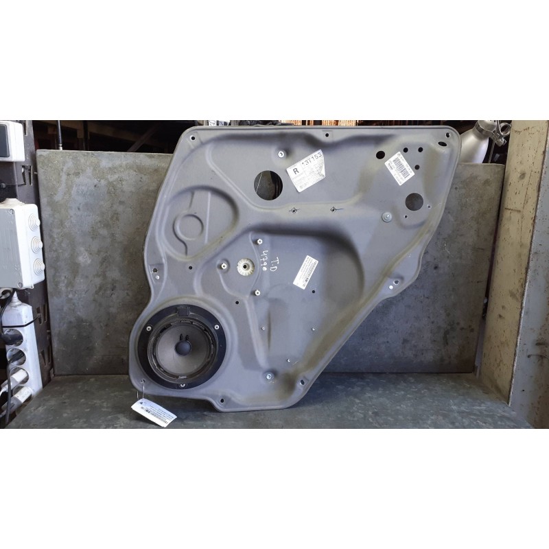 Recambio de elevalunas trasero derecho para mercedes-benz clase b (w245) referencia OEM IAM A1697301679 SIN MOTOR ELECTRICO